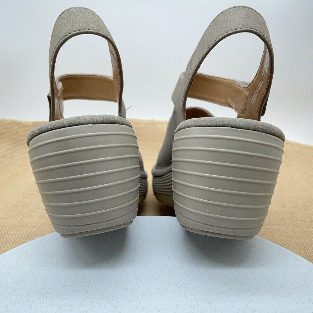 Clarks Reedly Juno Sandal Nubuck Triple Strap Wedge Sage Soft Cushion Size 8.5 W - Picture 4 of 12
